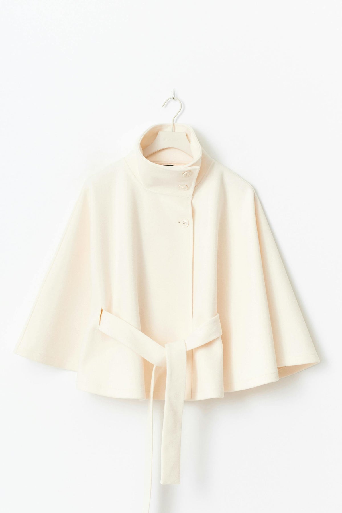 Jacket in White – Persephone by Maravesse