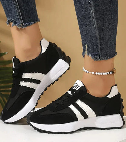 Sneakers in Black – Antoinette by Maravesse