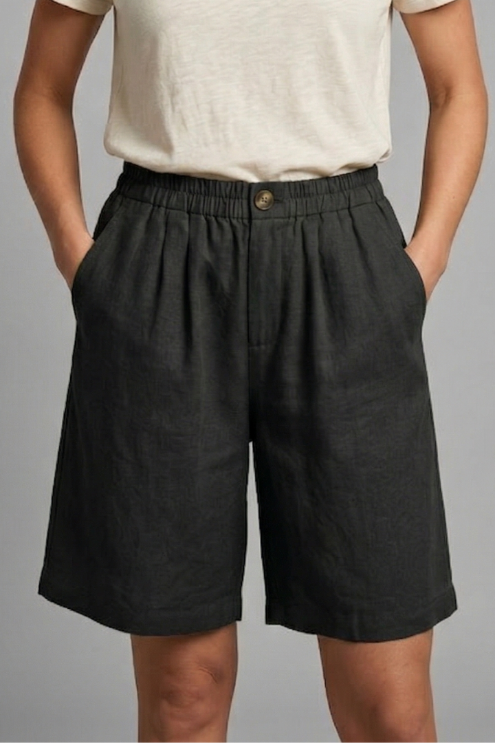 Linen Relaxed Shorts in Black – Rosa by Maravesse