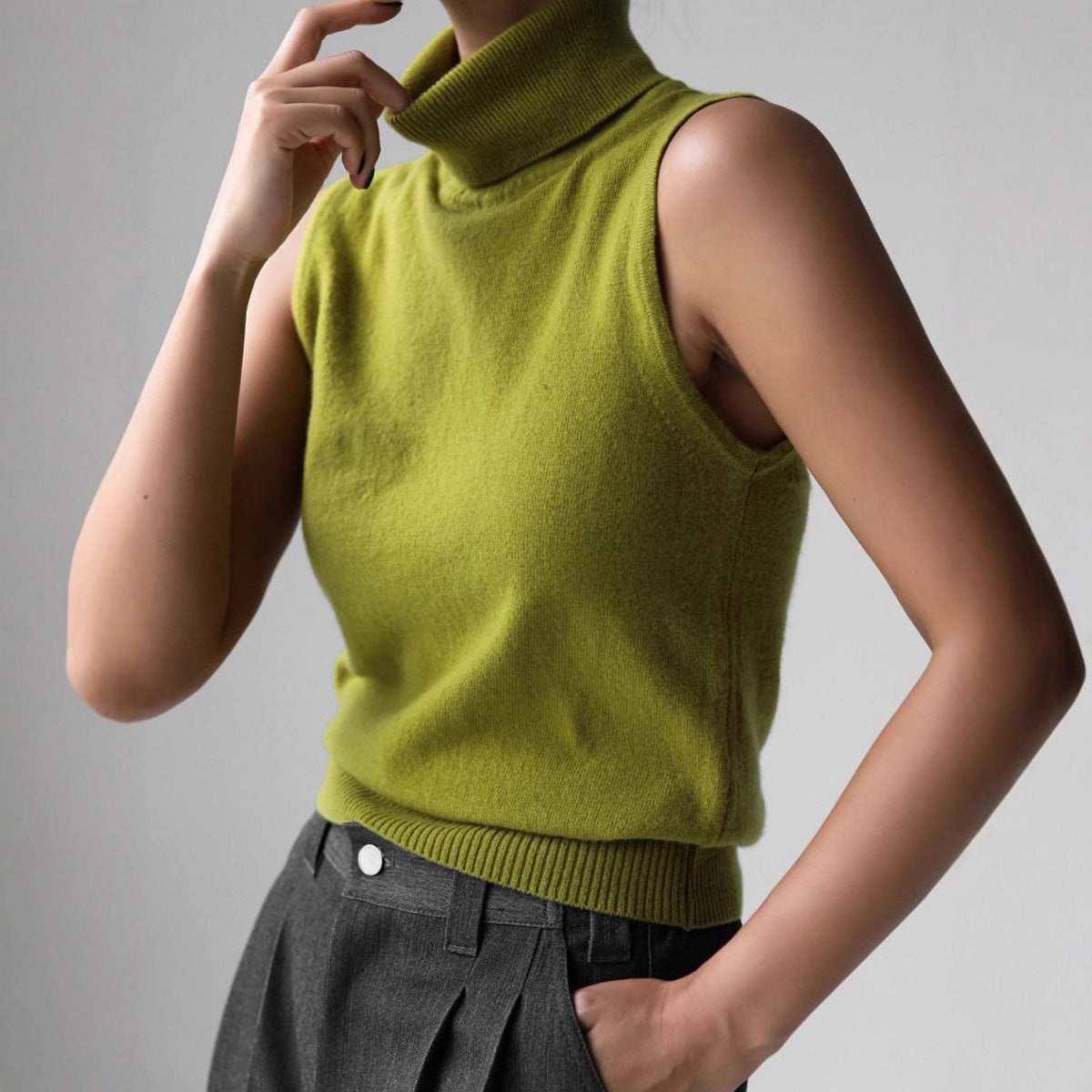 Turtleneck Jumper in Green – Florence by Maravesse